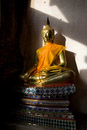 Eine Buddhastatue, so wie sie typischerweise in fast jedem Tempel in Thailand zu finden ist