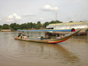 Mit diesem sogenannten Longtailboot machten wir die Rundfahrt um die Insel Ayutthaya